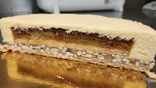 Mousse au riz, insert rhubarbe et azuki, dacquoise, croustillant riz au lait